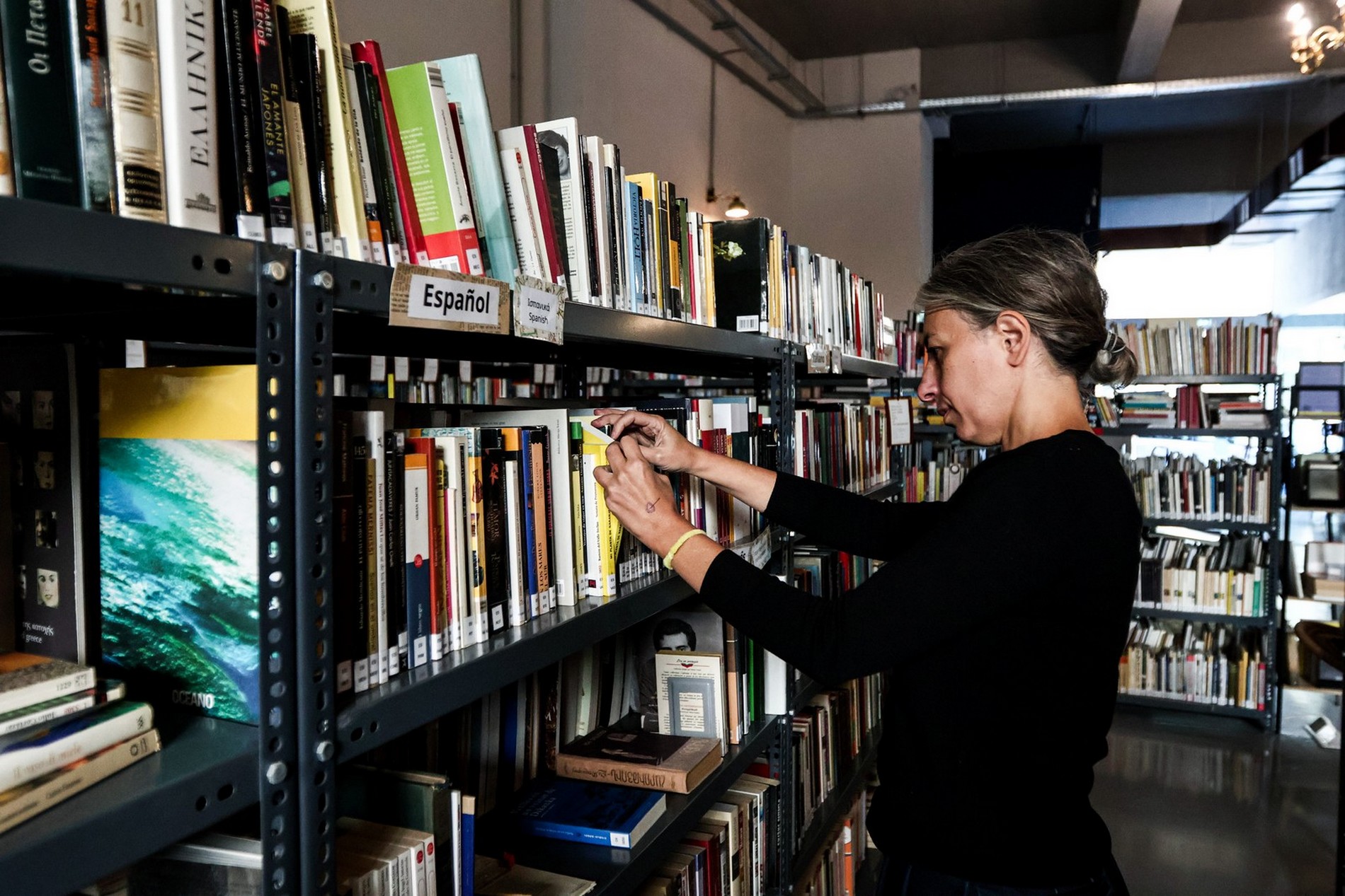 Βιβλιοθήκη "We Need Books"