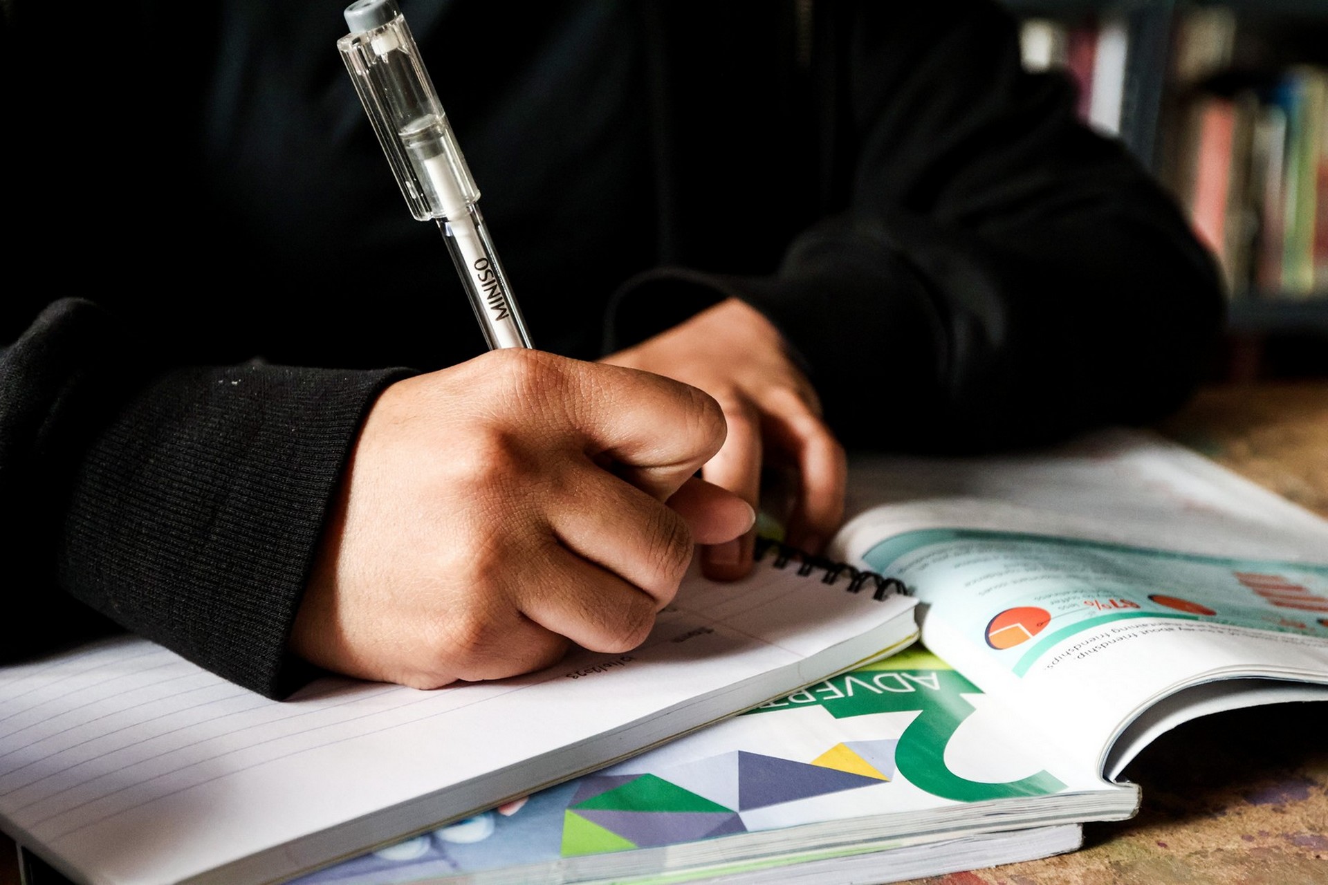 Βιβλιοθήκη "We Need Books"