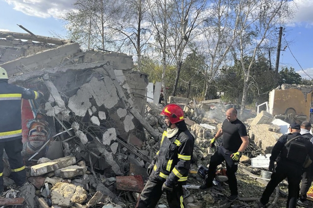 Ουκρανία: Τουλάχιστον 49 νεκροί από ρωσικό πλήγμα στο Χάρκοβο