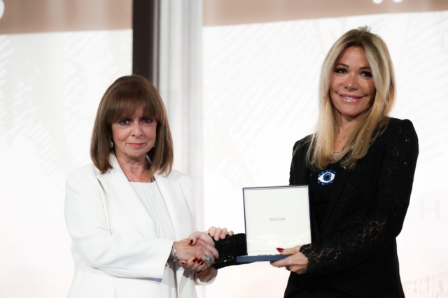 Η Μαριάννα Λάτση βραβεύτηκε με το Χρυσό Μετάλλιο Ζάππα, για το ευεργετικό της έργο από την Επιτροπή Ολυμπίων και Κληροδοτημάτων.