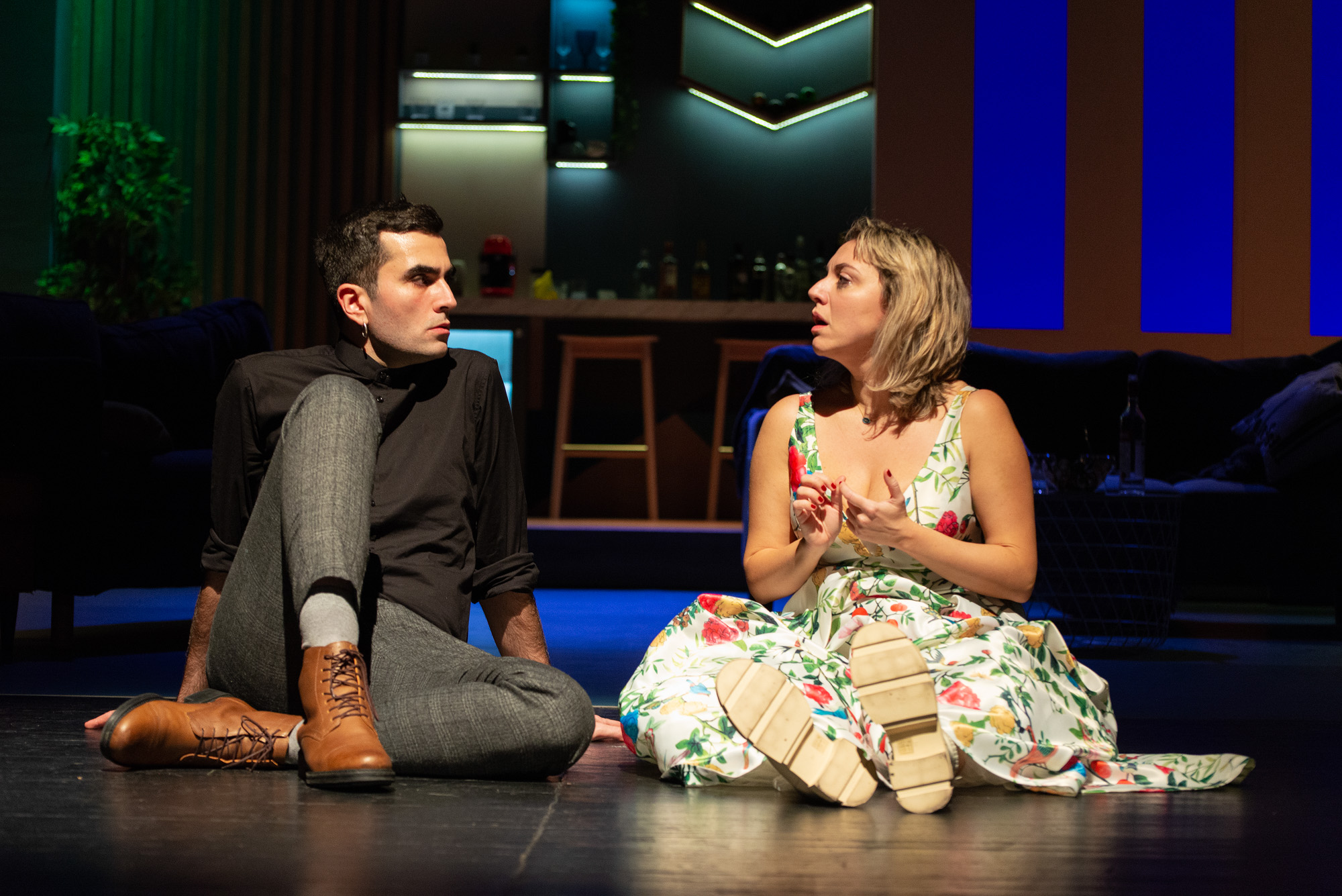 Όποιος θέλει να χωρίσει να σηκώσει το χέρι του