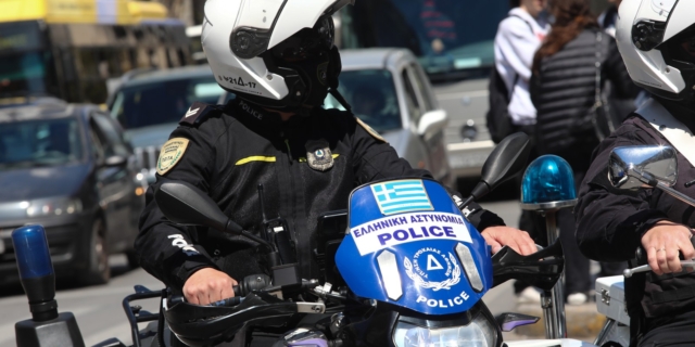 Συνελήφθησαν μέλη του “Ρουβίκωνα” για επίθεση σε κατάστημα της Νέας Ιωνίας