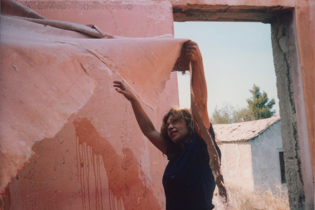 Στον χώρο αποτοίχισης του σπιτιού από το οποίο πρόερχεται το έργο Baalbeks. Μελίσσια Αττικής, Ιούλιος 1986. Σούτσου.