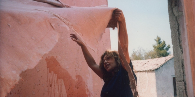 Στον χώρο αποτοίχισης του σπιτιού από το οποίο πρόερχεται το έργο Baalbeks. Μελίσσια Αττικής, Ιούλιος 1986. Σούτσου.