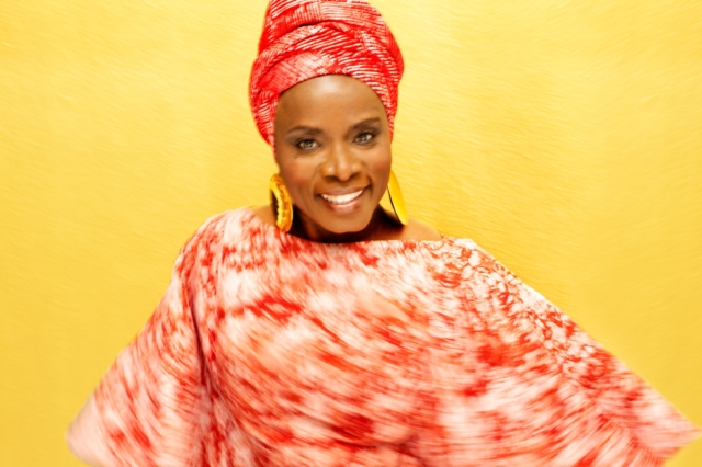 Η Angelique Kidjo “φέρνει” τα 5 Grammy της στην Αίθουσα Σταύρος Νιάρχος