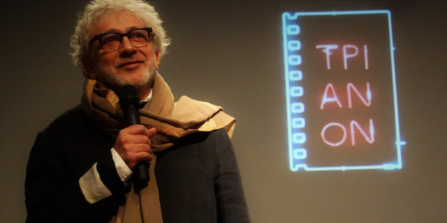 O γνωστός σκηνοθέτης Elia Suleiman στην Αθήνα – Πώς στηρίζει τον λαό της Παλαιστίνης