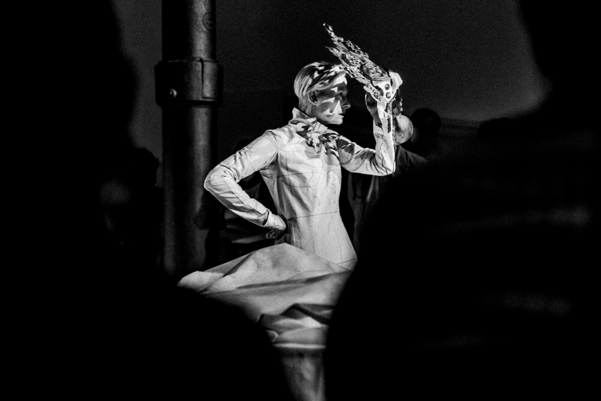 ΕΝΣΑΡΚΩΝΟΝΤΑΣ ΤΟΝ ΠΑΖΟΛΙΝΙ Olivier Saillard – Tilda Swinton