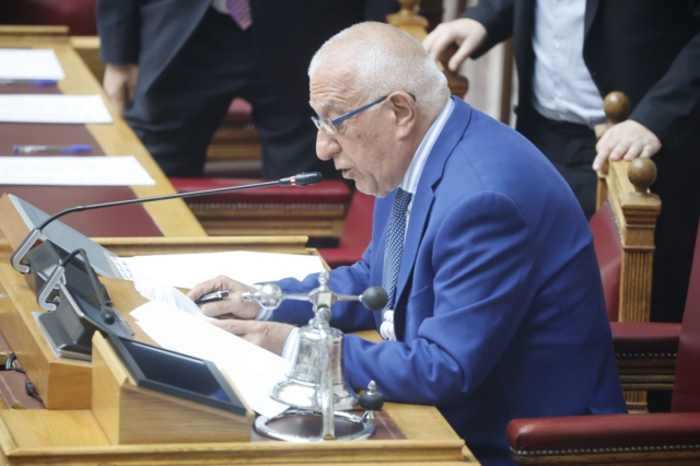 Κακλαμάνης: Οποιος υπουργός δεν ψηφίζει νομοσχέδιο, παραιτείται