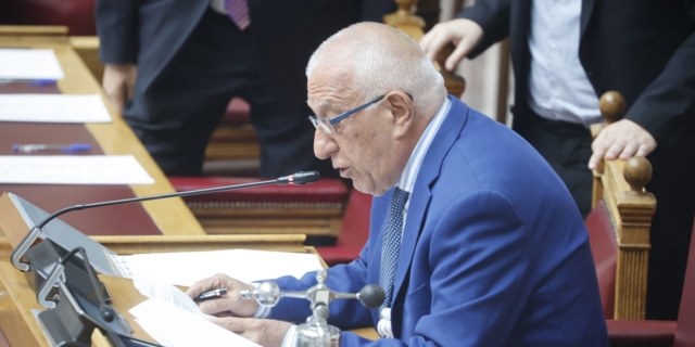 Κακλαμάνης: Οποιος υπουργός δεν ψηφίζει νομοσχέδιο, παραιτείται