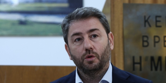 Ανδρουλάκης: “Έχουμε χρέος να στηρίξουμε ΜμΕ και εργαζόμενους”