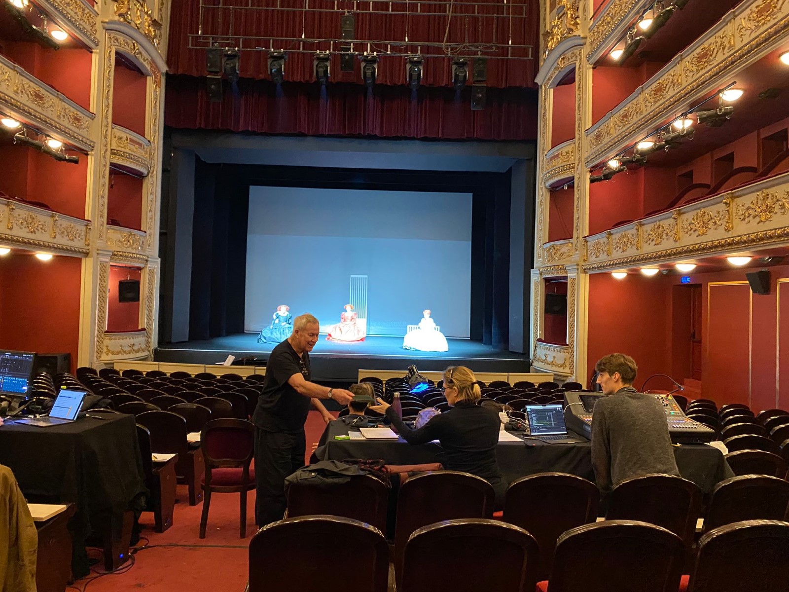 Τρεις Ψηλές Γυναίκες