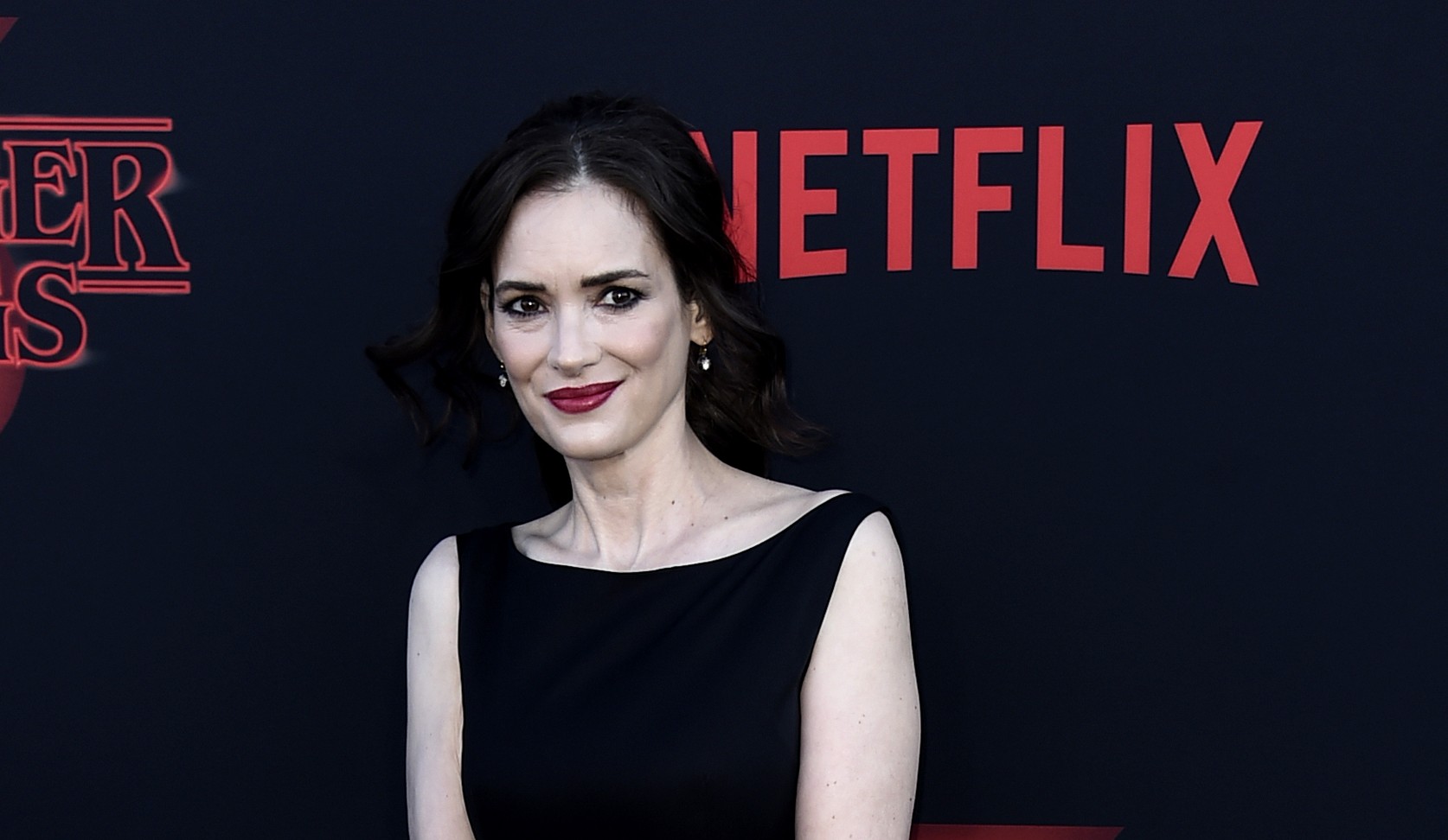 “Wednesday”: Η Γουινόνα Ράιντερ ενώνει ξανά τις δυνάμεις της με τον Τιμ Μπάρτον