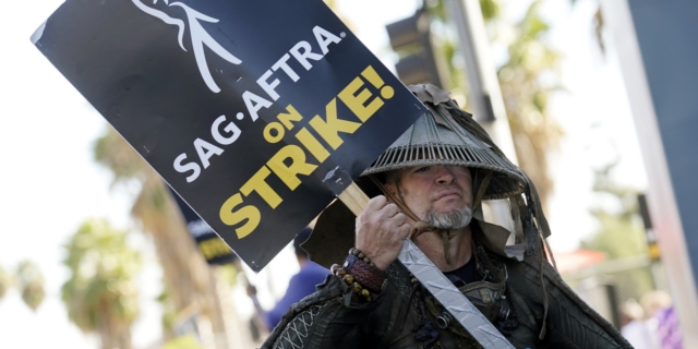 Έληξε η απεργία στο Χόλιγουντ μετά από 118 ημέρες – Τι εξασφάλισαν οι ηθοποιοί