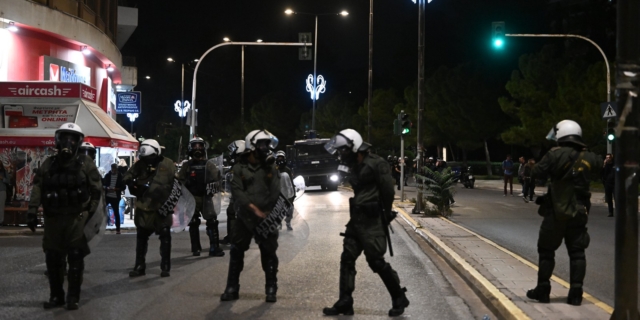 Εισαγγελική παρέμβαση για τον ξυλοδαρμό διαδηλωτή από αστυνομικούς στη Βικτώρια