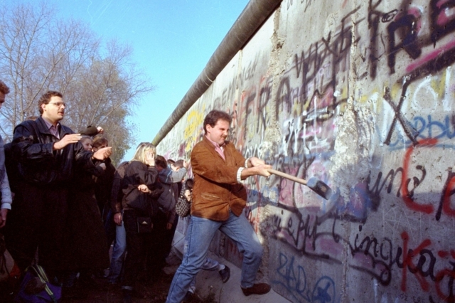 Τείχος Βερολίνου: 5 πράγματα που πρέπει να ξέρεις για το παραπέτασμα της ντροπής