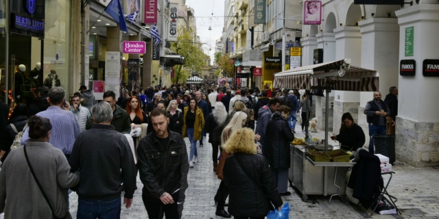 Κόσμος στην Ερμού