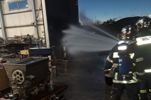 Τύρναβος: Φωτιά σε εργοστάσιο από ανάφλεξη φιάλης