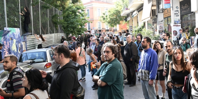 Ο Δούκας κατά της κοπής δέντρων στα Εξάρχεια