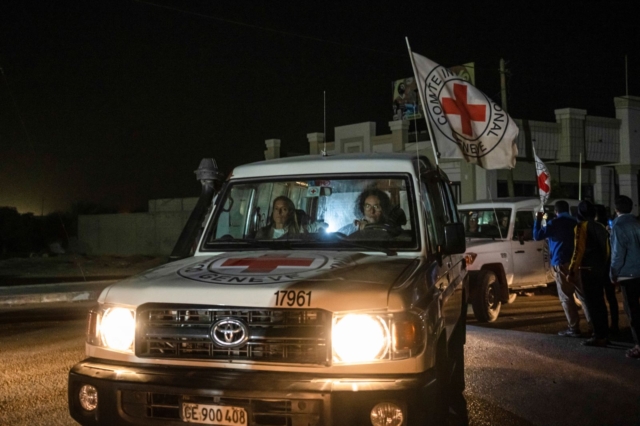 Μεταφορά ομήρων από τη Λωρίδα της Γάζας