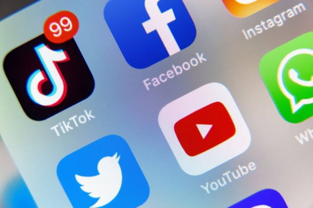 ΕΕ: Ερευνά TikTok και YouTube σχετικά με την προστασία των παιδιών