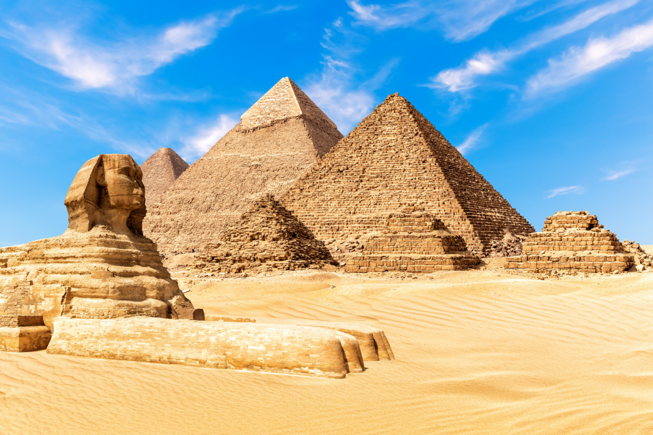 Όταν ο Κώστας Βαρώτσος βύθισε τις Πυραμίδες της Γκίζας στο νερό