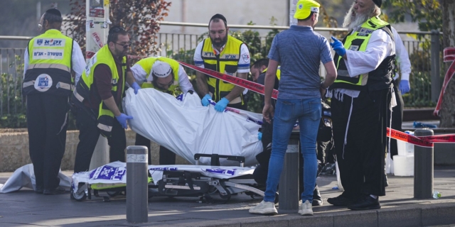 Τρεις νεκροί και έξι τραυματίες σε επίθεση στην Ιερουσαλήμ – Συγκλονιστικό βίντεο