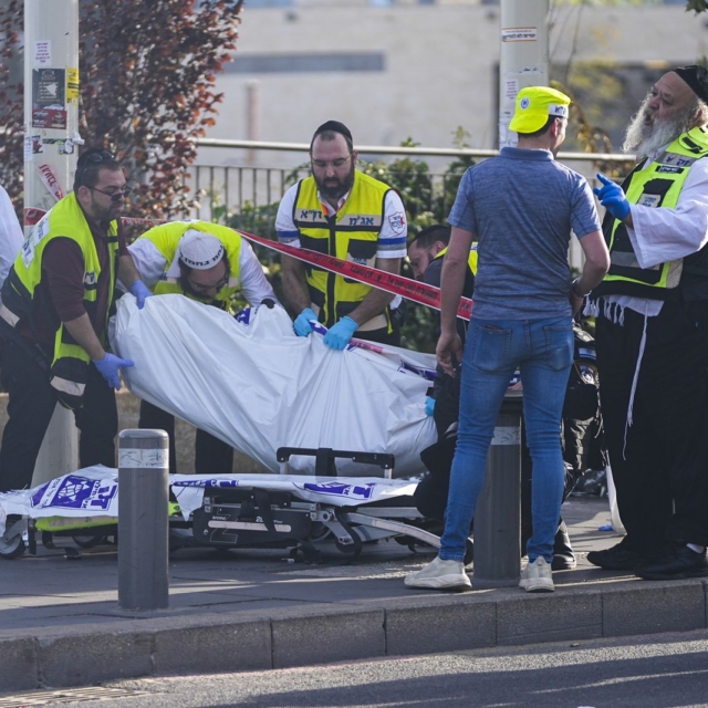Νεκροί και τραυματίες σε επίθεση στην Ιερουσαλήμ – Συγκλονιστικό βίντεο