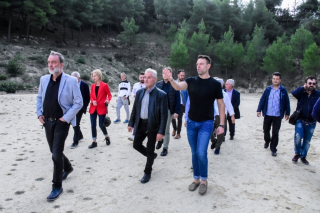 Στην Κορινθία ο Στέφανος Κασσελάκης – Επισκέφθηκε τον αρχαιολογικό χώρο και οινοποιεία της Νεμέας