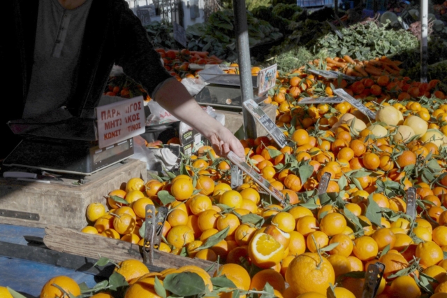 Ακρίβεια – Τρόφιμα: Η δύσκολη εξίσωση τιμών και ελλείψεων – Μετά το λάδι, το πορτοκάλι