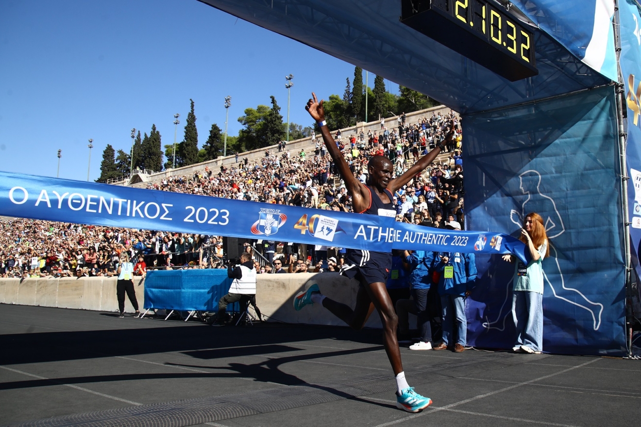 Μαραθώνιος Αθήνας: Η μεγάλη γιορτή του αθλητισμού μέσα από συγκλονιστικές εικόνες