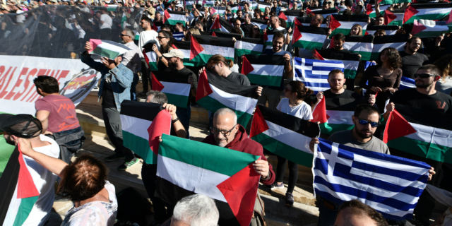 ΚΚΕ: Καταγγέλλει πογκρόμ σε βάρος διαδηλωτών από την ΕΛΑΣ – “Η τρομοκρατία δεν θα περάσει”