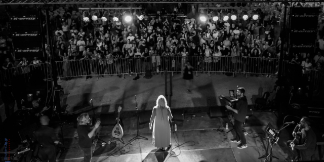 Μελίνα Κανά: “Να βάλω τα μεταξωτά” και να αλλάξει ο κόσμος