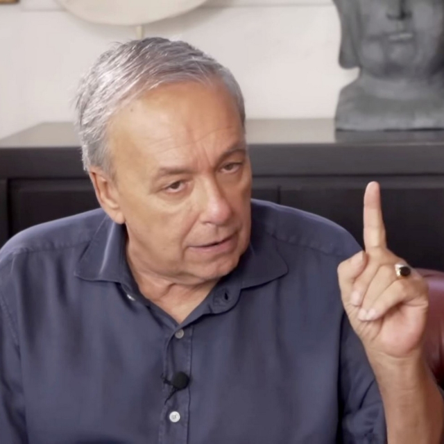 Ανδρέας Μικρούτσικος: “Τι είμαι; Γλείφτης;” – Η αναφορά στην εκπομπή της Καινούργιου