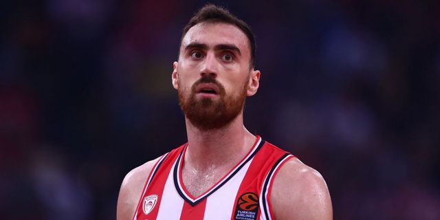 Ο Μιλουτίνοβ