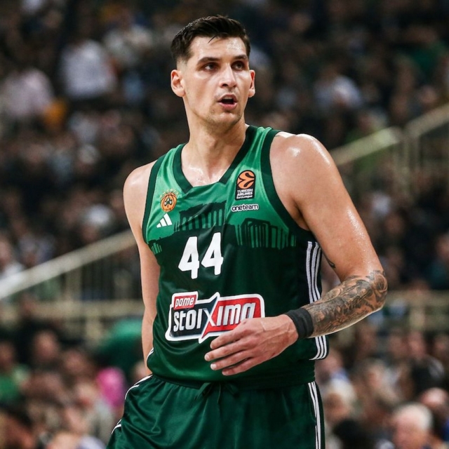 Παναθηναϊκός AKTOR: Επική αντίδραση σπίκερ στην τάπα του Μήτογλου – “Λέει ΟΧΙ στην ελληνική μέρα του ΟΧΙ”