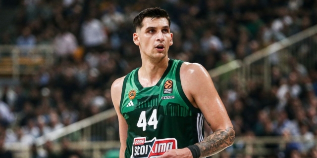 Παναθηναϊκός AKTOR: Επική αντίδραση σπίκερ στην τάπα του Μήτογλου – “Λέει ΟΧΙ στην ελληνική μέρα του ΟΧΙ”