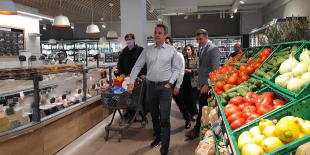Ο Μητσοτάκης στο σούπερ μάρκετ: “Τι σημαίνει το νούμερο πέντε;”