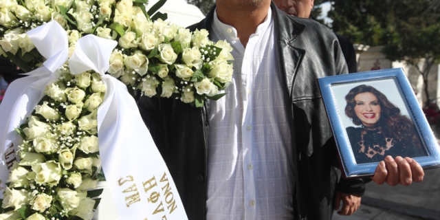 Κάτια Νικολαΐδου: Συγκίνηση και θρήνος στην κηδεία της αγαπημένης ηθοποιού