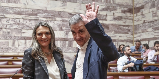 Η Πέτη Πέρκα και ο Ευκλείδης Τσακαλώτος