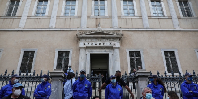 Συγκέντρωση της ΠΟΕΔΗΝ έξω από το ΣτΕ