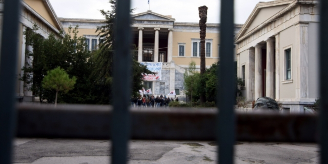 Η νύχτα που φώτισε τη σκοτεινή Ελλάδα…