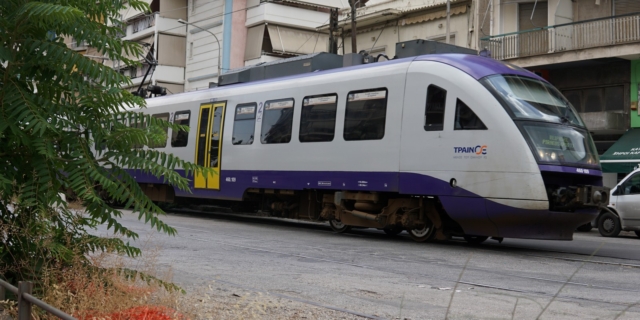 Εκτροχιάστηκε συρμός του Προαστιακού στην Πάτρα – Στιγμές αγωνίας για τους 72 επιβάτες