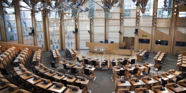 Σκωτία: Υπουργός έκανε λογαριασμό τηλεφώνου 12.500 ευρώ και ζήτησε να τον καλύψουν οι φορολογούμενοι