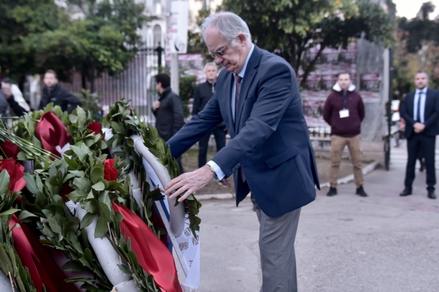 Κατάθεση στεφάνου για την επέτειο του Πολυτεχνείου από τον Κώστα Τασούλα