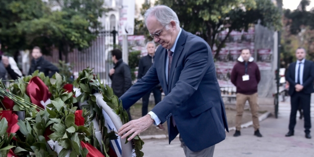 Κατάθεση στεφάνου για την επέτειο του Πολυτεχνείου από τον Κώστα Τασούλα