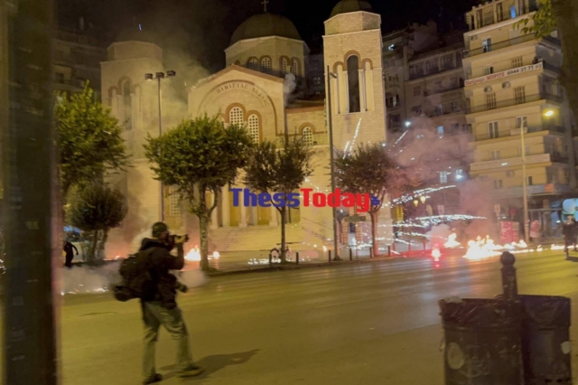 Θεσσαλονίκη: Επεισόδια και χημικά στην πορεία για το Πολυτεχνείο