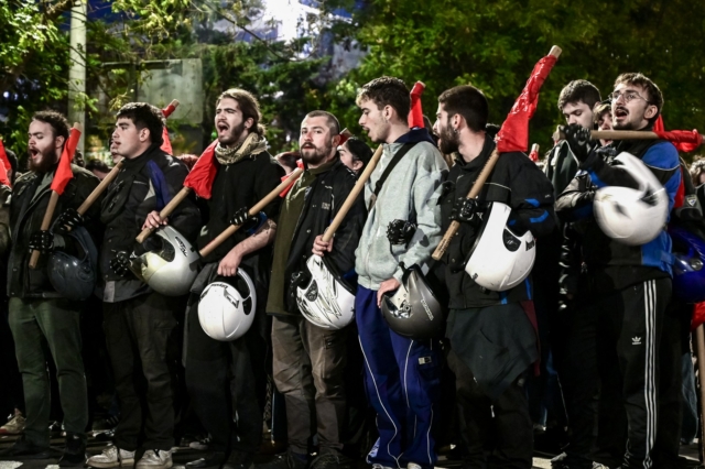 Θεσσαλονίκη: Πλήθος κόσμου στην πορεία για την εξέγερση του Πολυτεχνείου