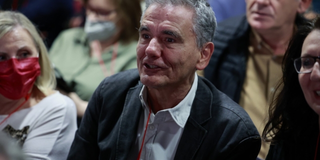 Τσακαλώτος: “Θα συνεχίσει να υπάρχει ‘σκιά’ πάνω από τους συντρόφους και την Κ.Ε.”