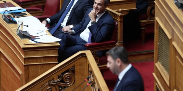 Ο Κυριάκος Μητσοτάκης με τον Νίκο Ανδρουλάκη