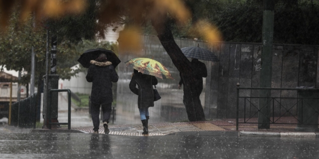 Βροχόπτωση στο κέντρο της Αθήνας